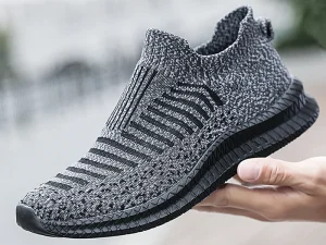 Breathable Men Casual Shoes Lightweight Outdoor Male Walking Shoes Anti-slip Men's Sneakers Slip on Flats Vulcanized Shoes 2023